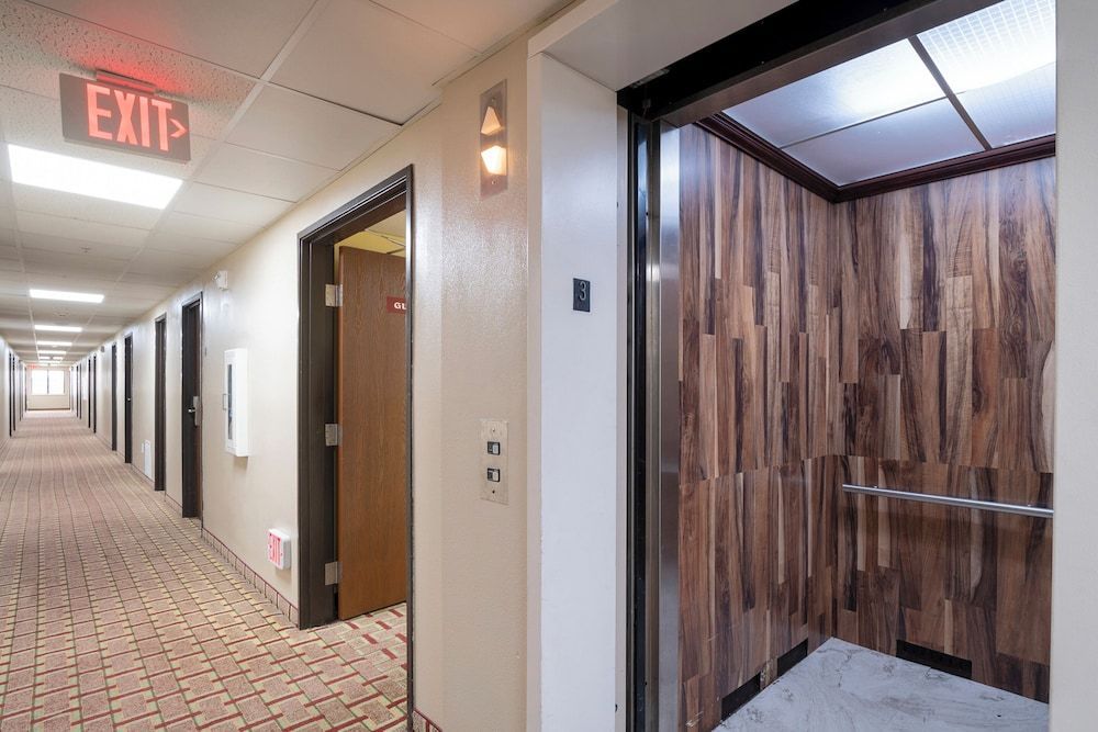 OYO Townhouse Houston Airport North 2