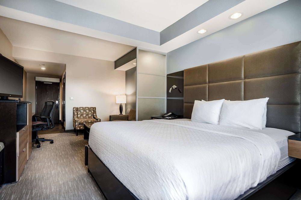 Best Western Premier Bryan College Station 1