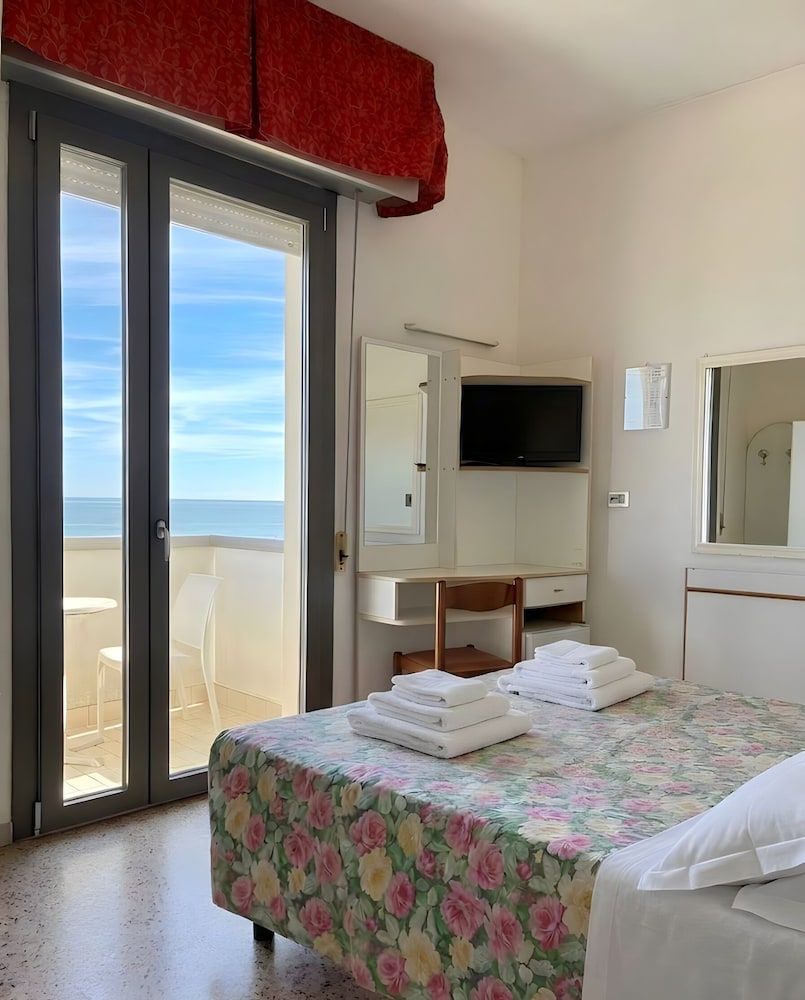 Hotel Columbia Frontemare 1