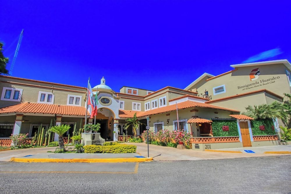 Binniguenda Huatulco & Beach Club 1