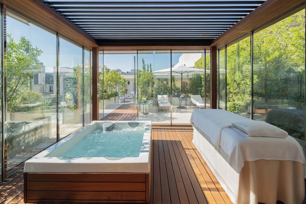 Le Bristol Paris, Oetker Hotels 1