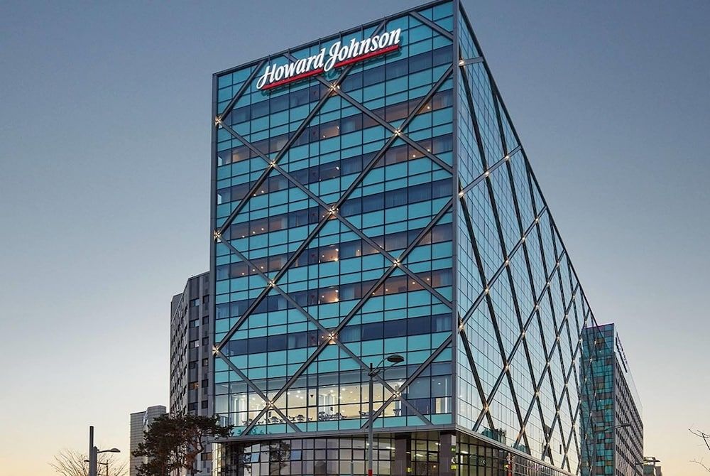 Howard Johnson by Wyndham Incheon Airport 1