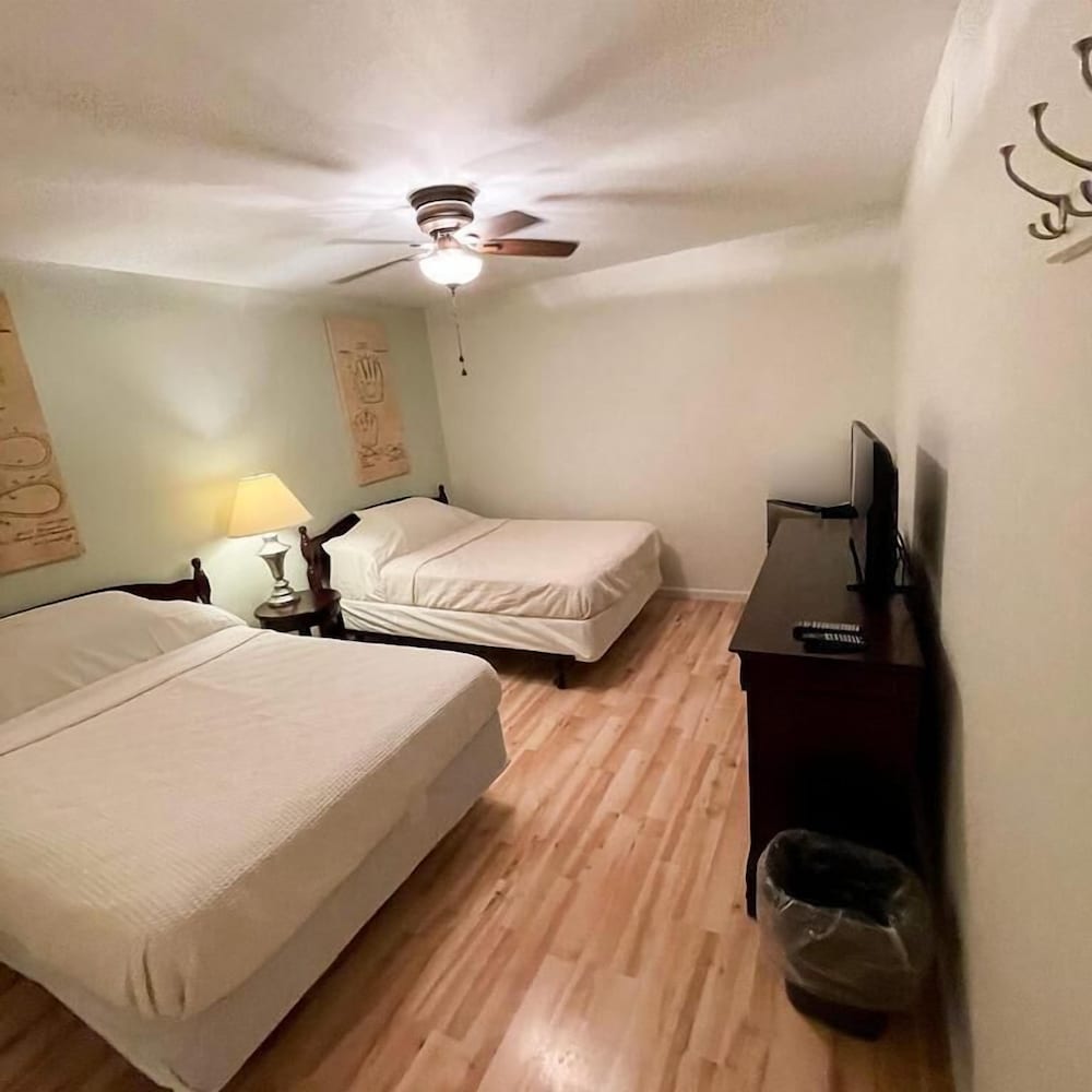 Baseball Town Motel 1
