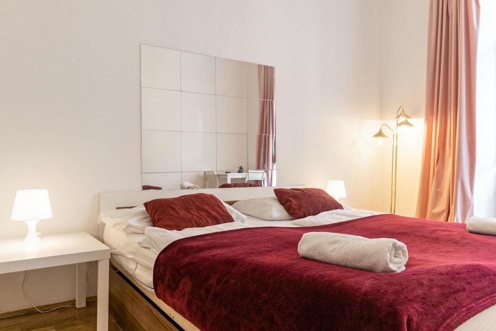 Central 3BR shared Apt. Near Rennweg 1