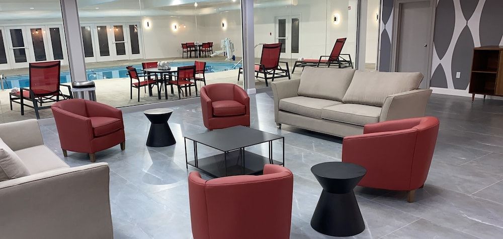 Ramada by Wyndham Hartford North - Bradley Airport 1