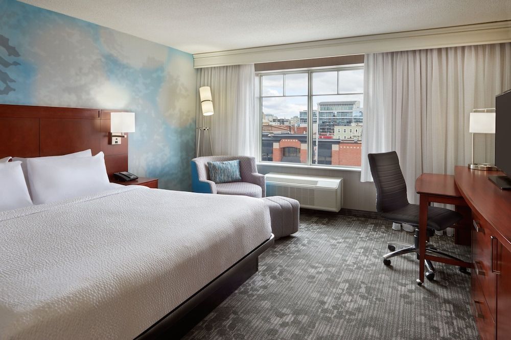 Courtyard by Marriott Ottawa Downtown 1