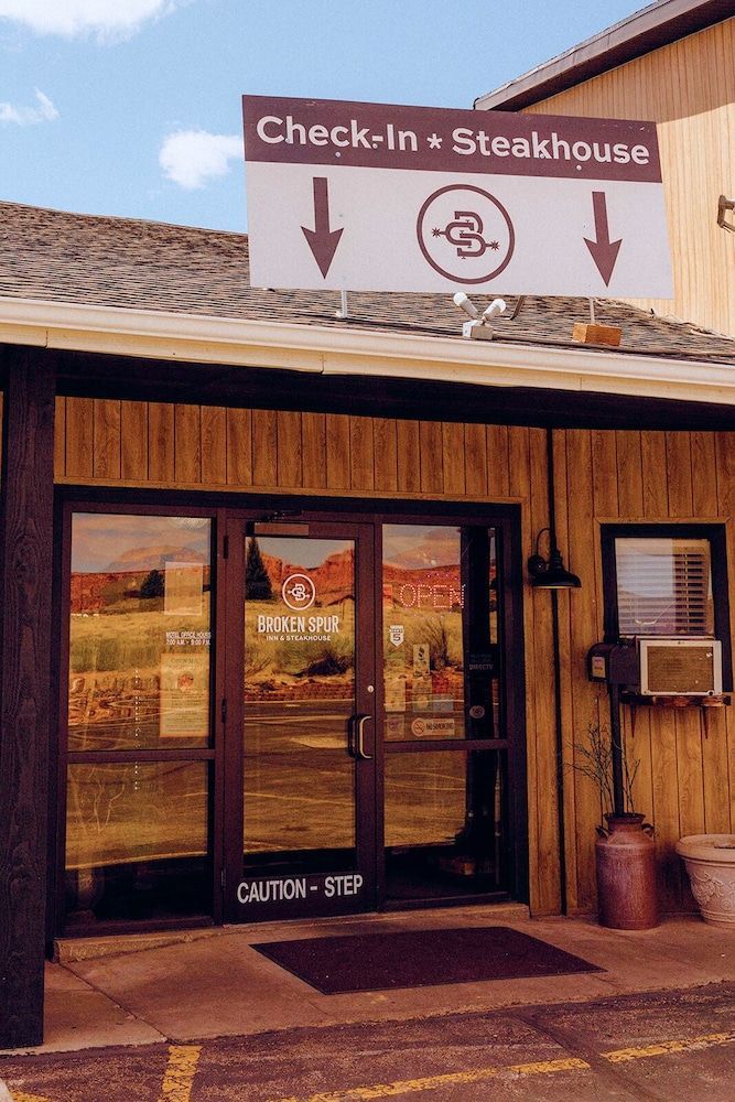 Broken Spur Inn & Steakhouse 2