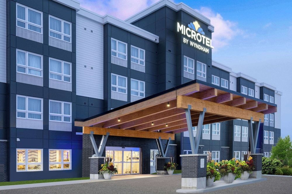 Microtel Inn & Suites by Wyndham Kanata Ottawa West 1