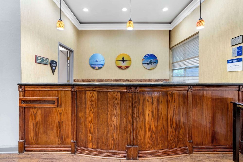Best Western Plus Hobby Airport Inn & Suites 2