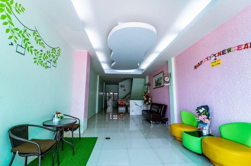 OYO 75377 Check In House 2