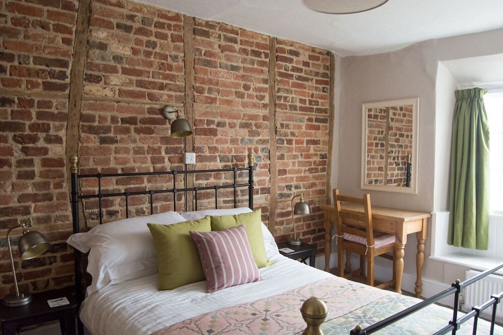 The Crown Aldbourne 2