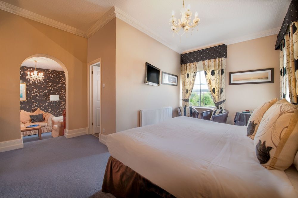 New Holmwood Hotel 1