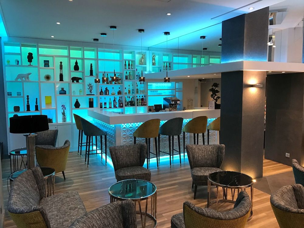 Best Western Plus Hotel Carlton Annecy 1