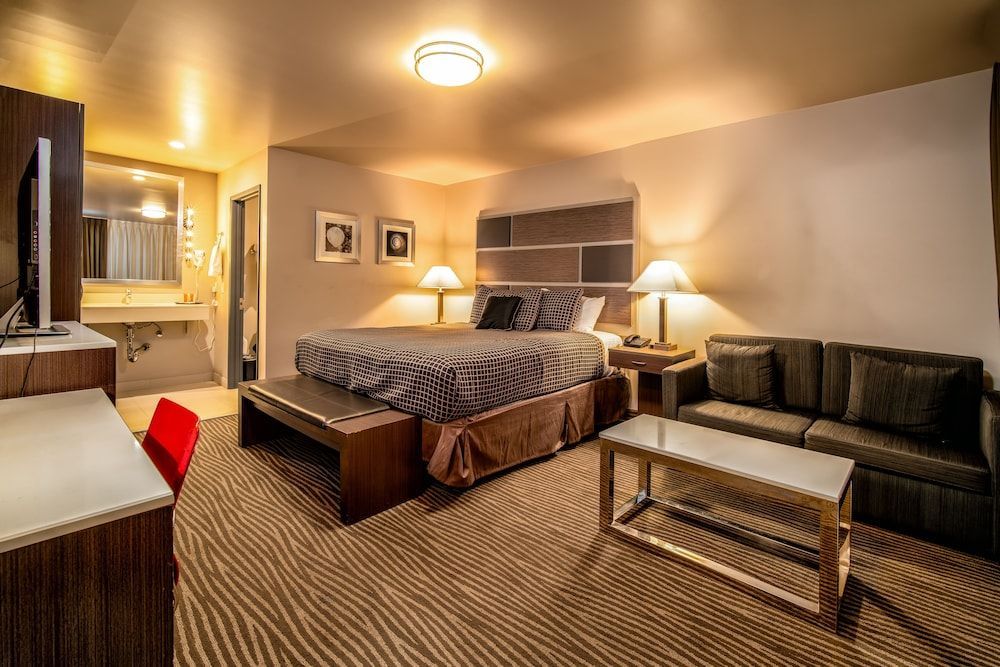 Crescent Bay Inn 1