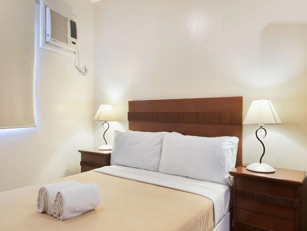Townhouse OAK Metro Manila Near Osmena Highway PNR Pasay formerly Avitel Hotel 1