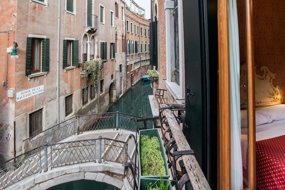 Hotel La Fenice et Des Artistes 1