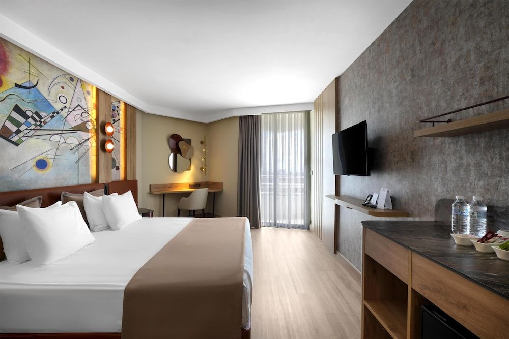 Best Western Plus Khan Hotel 1