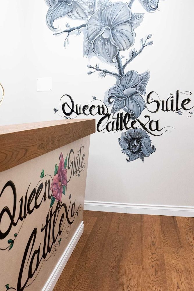 Queen Cattleya Suite 1