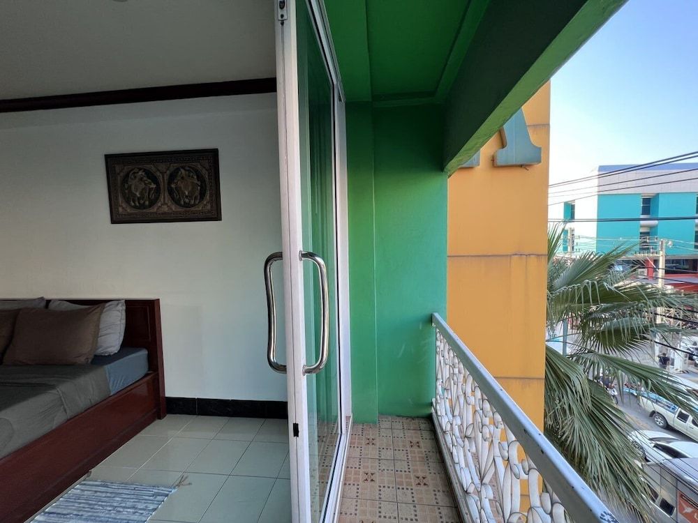 Green Hotel 2