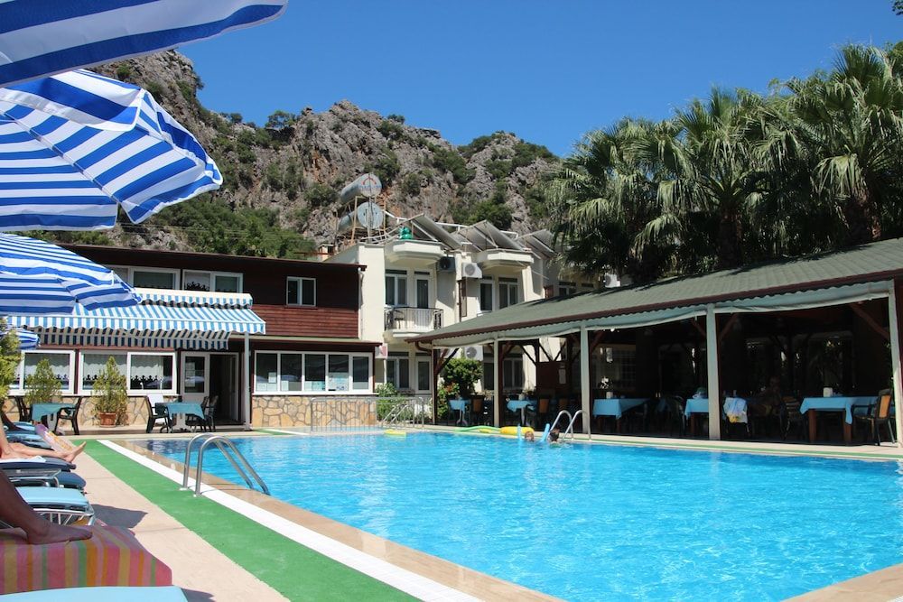 Canada Hotel & Bungalows 2