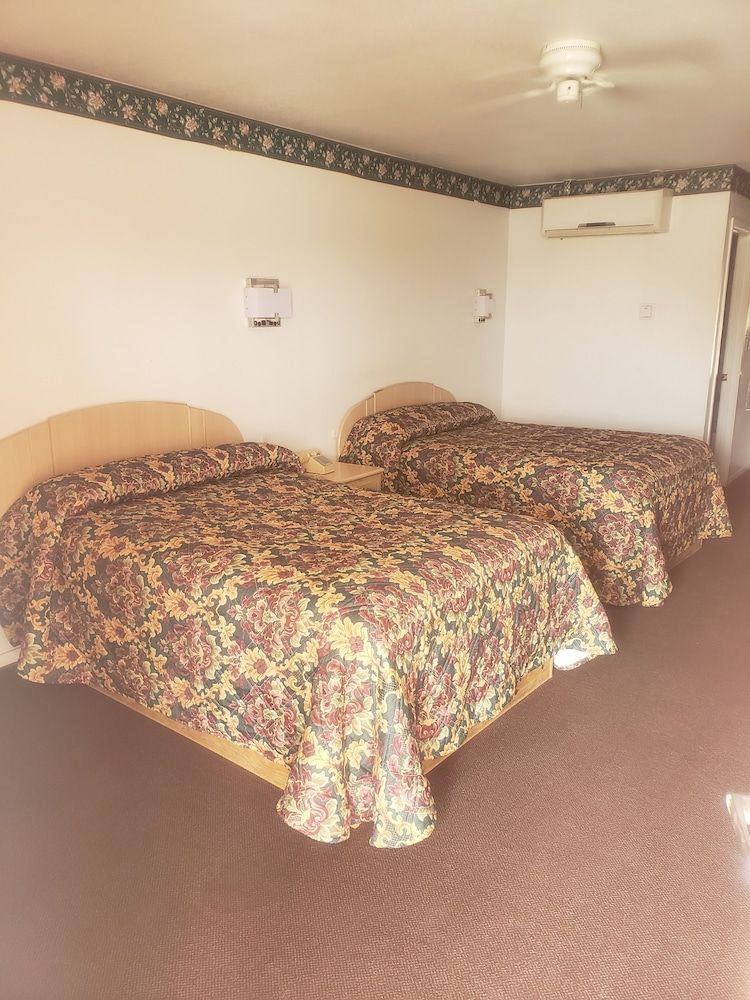 Camlot Inn Motel 1