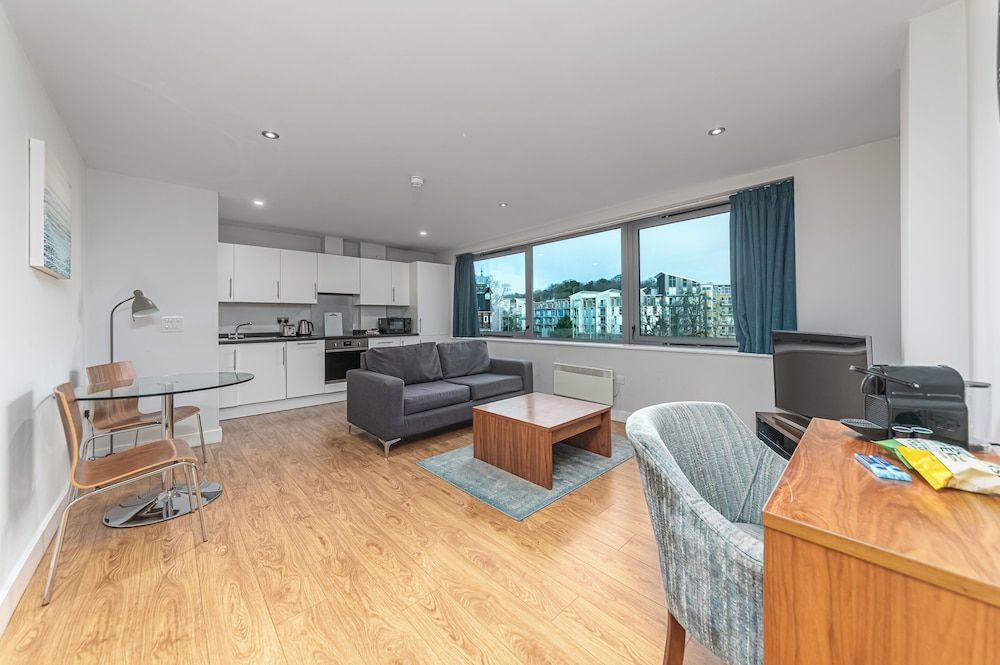 HQ Aparthotel Farnborough 1