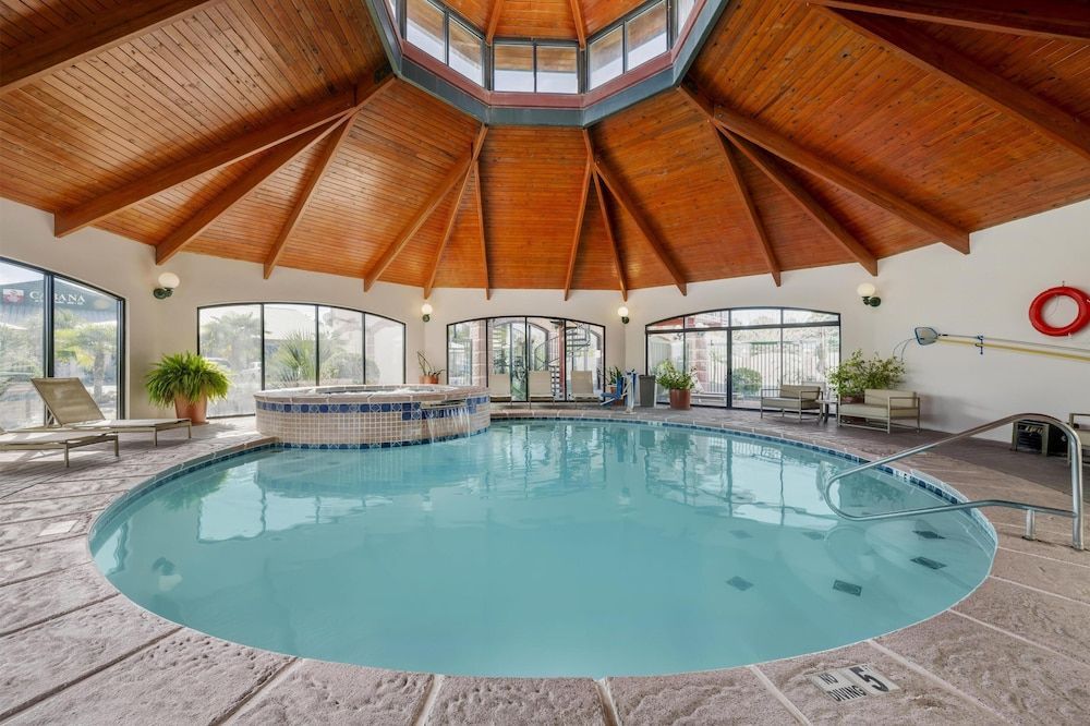 Best Western Plus Swiss Chalet Hotel & Suites 1