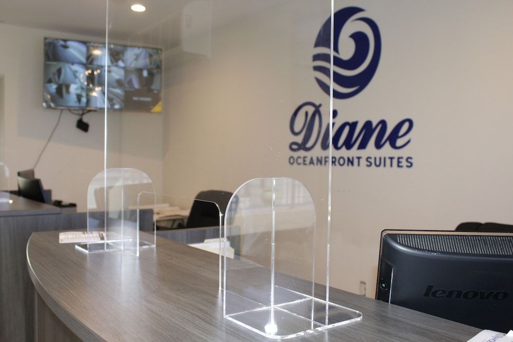 Diane Oceanfront Suites 1