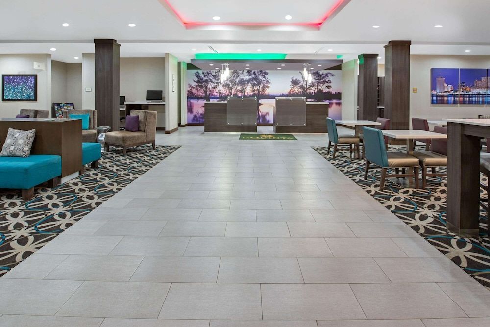La Quinta Inn & Suites by Wyndham Lake Charles - Westlake 2
