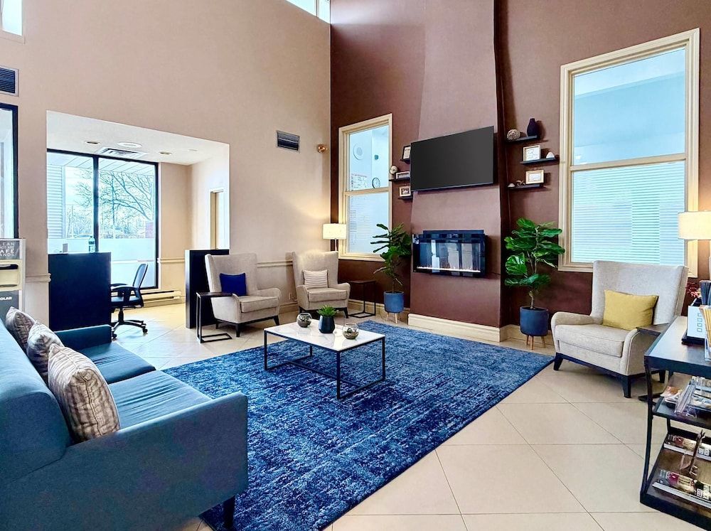 Comfort Inn & Suites Ambassador Bridge 2