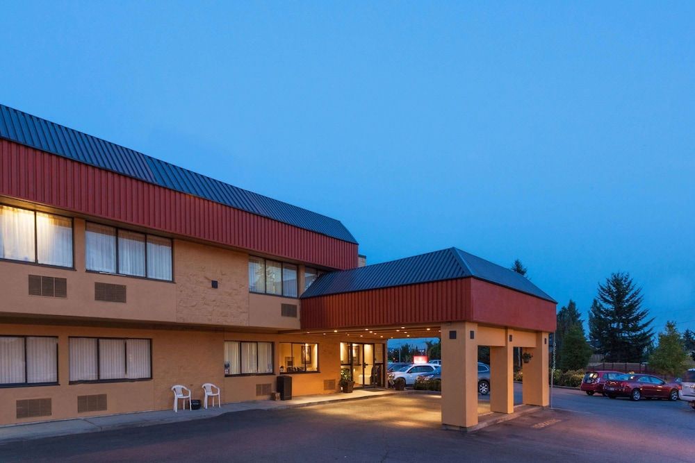 Ramada by Wyndham Coquitlam 1