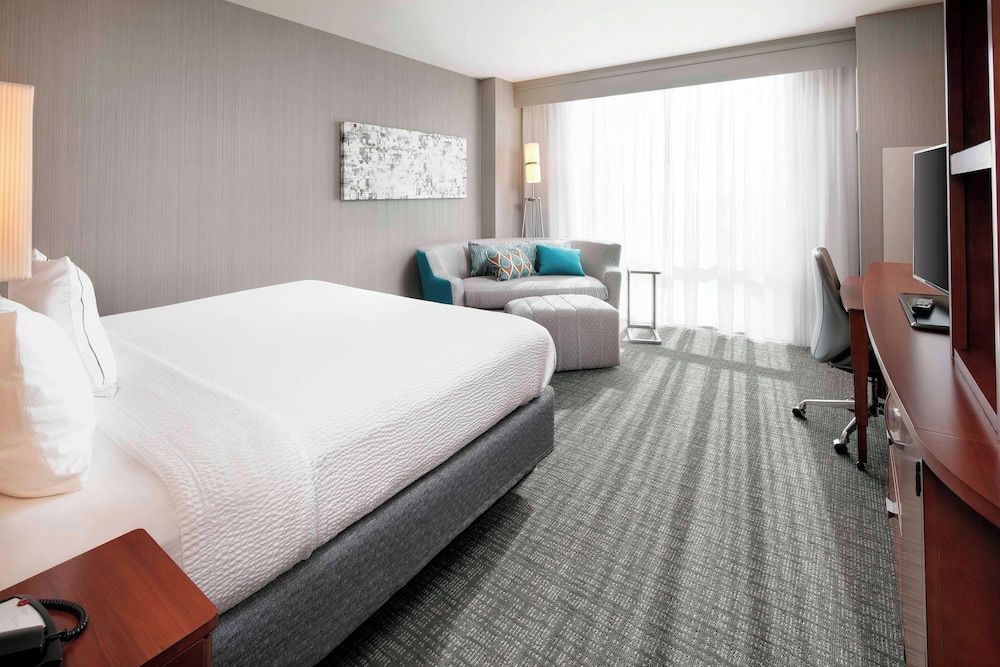 Courtyard by Marriott Indianapolis Downtown 1