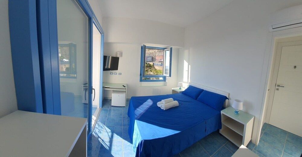 B&B Acquamarine 2