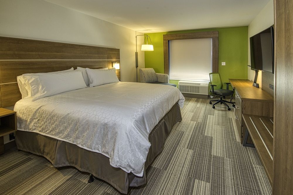 Holiday Inn Express & Suites LINCOLN AIRPORT by IHG 2