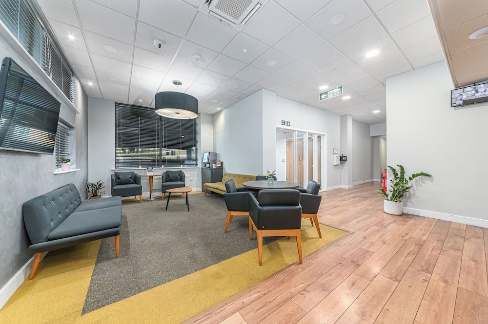 HQ Aparthotel Farnborough 2