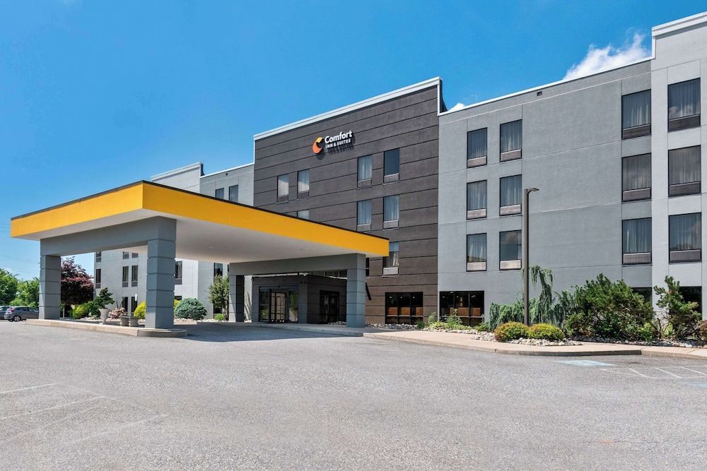 Comfort Inn & Suites York North 1