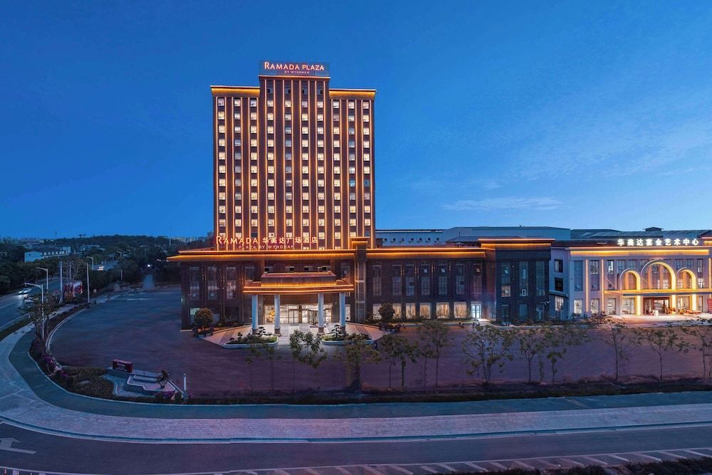 Ramada Plaza by Wyndham Ezhou Binjiang 1