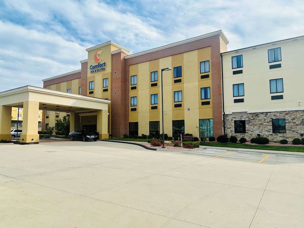 Comfort Inn & Suites Shawnee - Kansas City 1