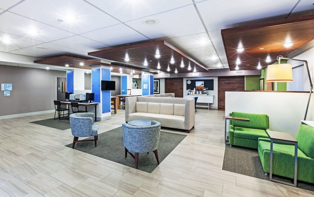 Holiday Inn Express & Suites DALLAS LEWISVILLE by IHG 2