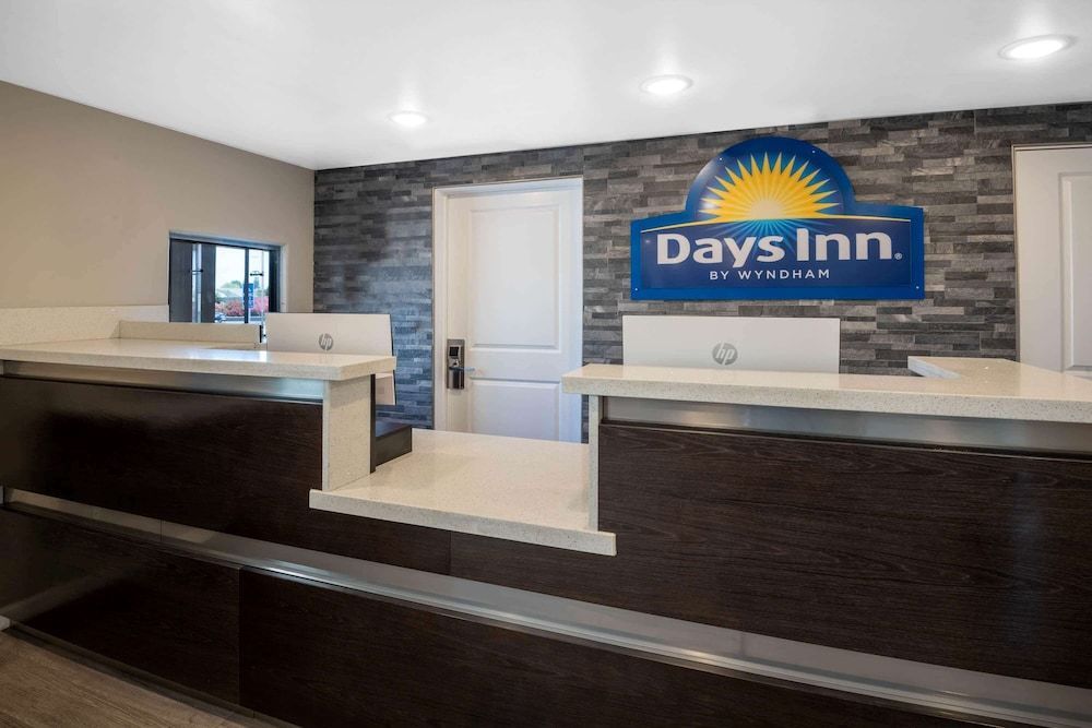 Days Inn by Wyndham Galt - Elk Grove South 2