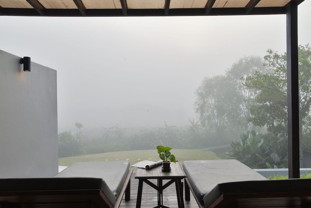Yoma Hotel, Pai 1