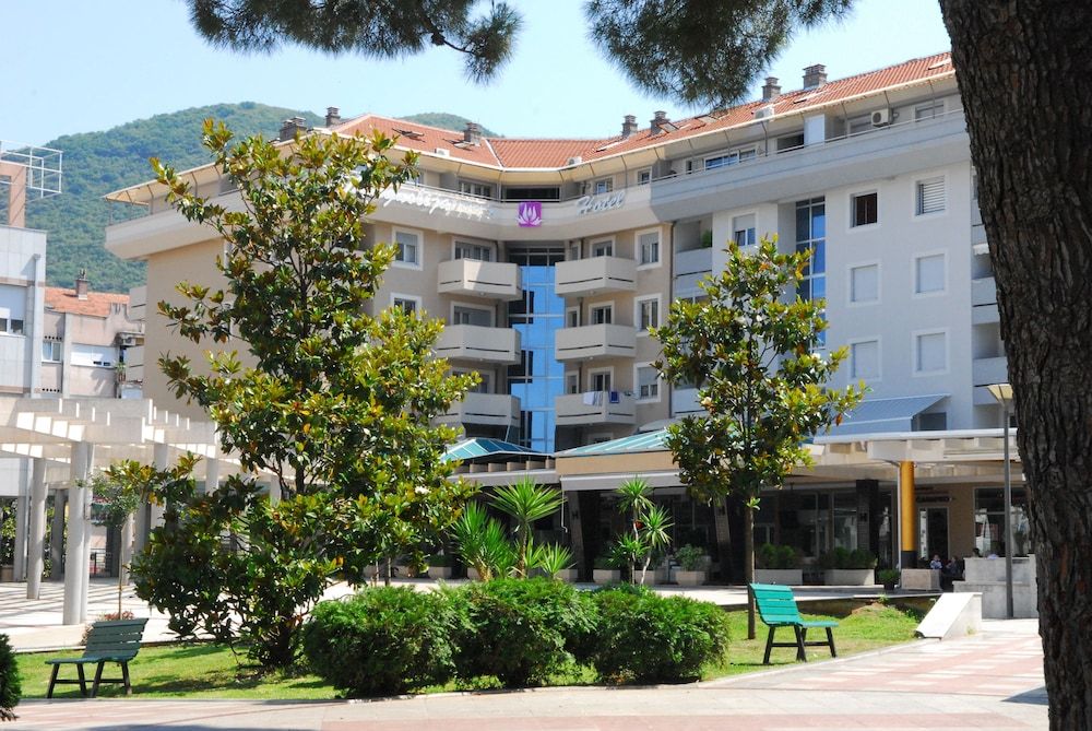 Magnolia Place 1