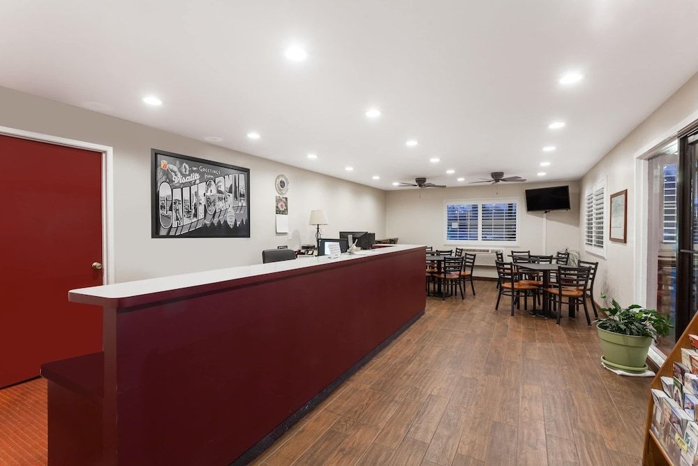 Super 8 by Wyndham Visalia 1