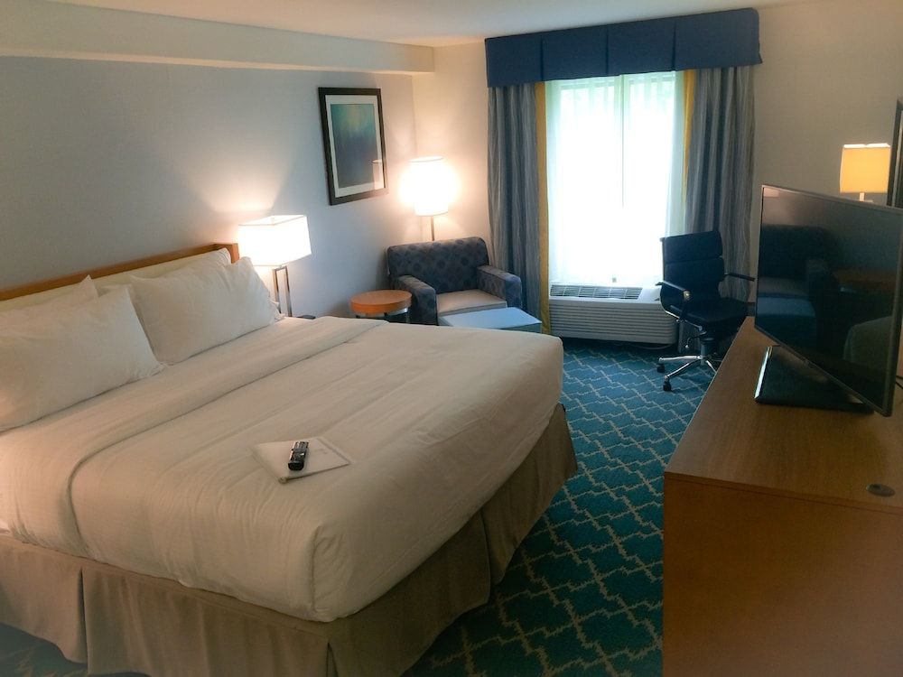 Holiday Inn Express and Suites West Ocean City by IHG 2