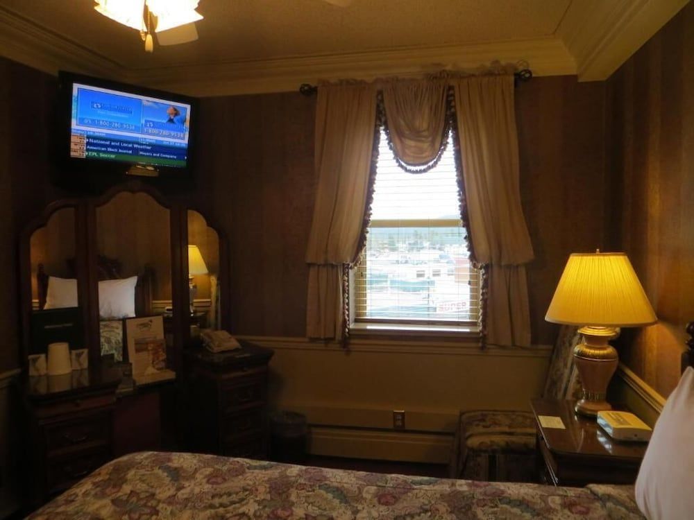 Athabasca Hotel 2