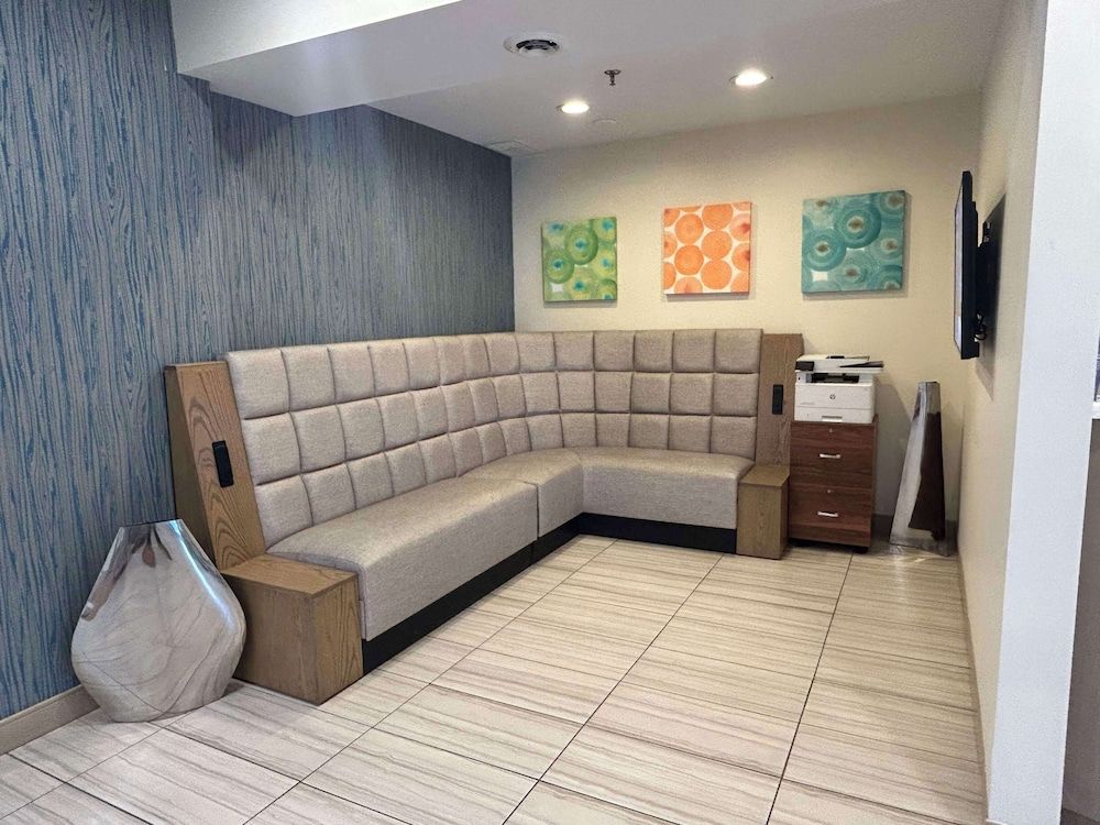 Best Western Erie Inn & Suites 2