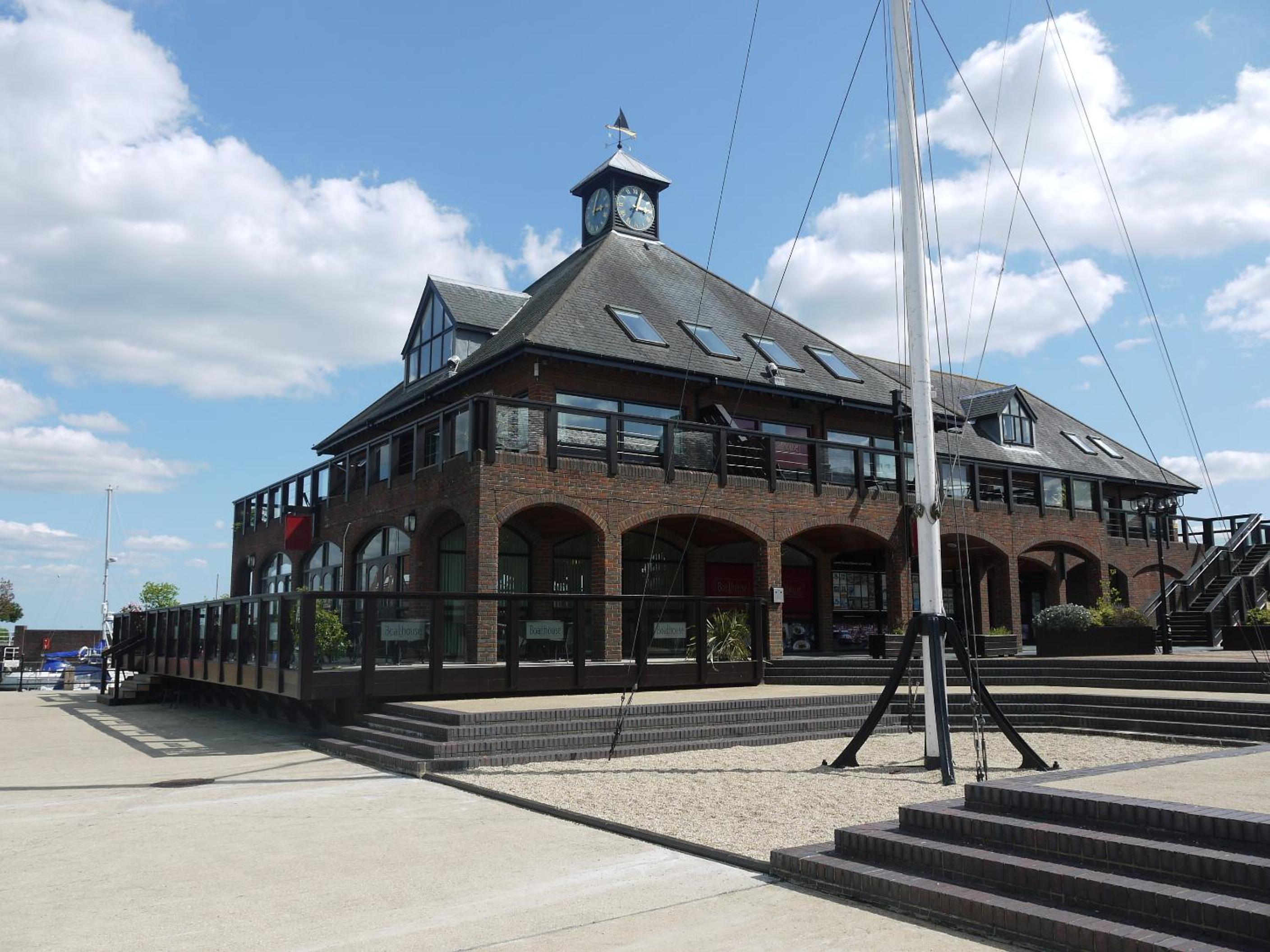 Boathouse Hotel 1