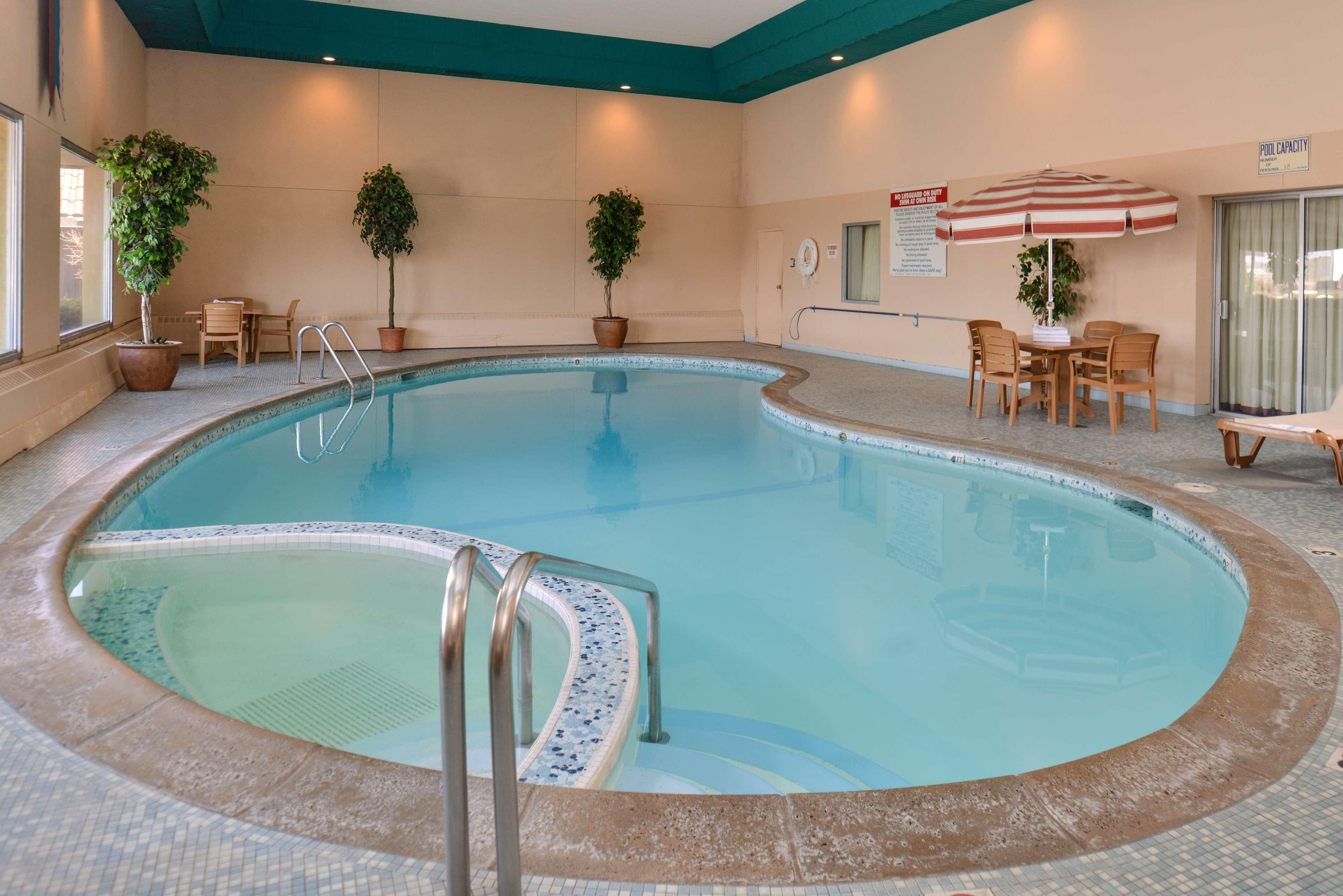 Americas Best Value Inn And Suites St. Cloud 1