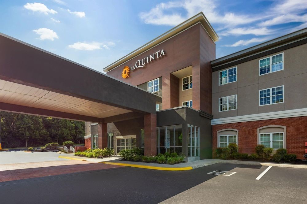 La Quinta Inn & Suites by Wyndam Knoxville West 1