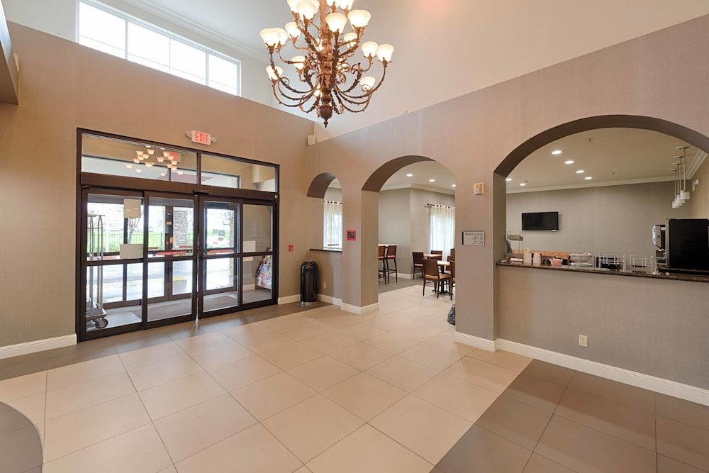 Best Western Plus Delta Inn & Suites 2
